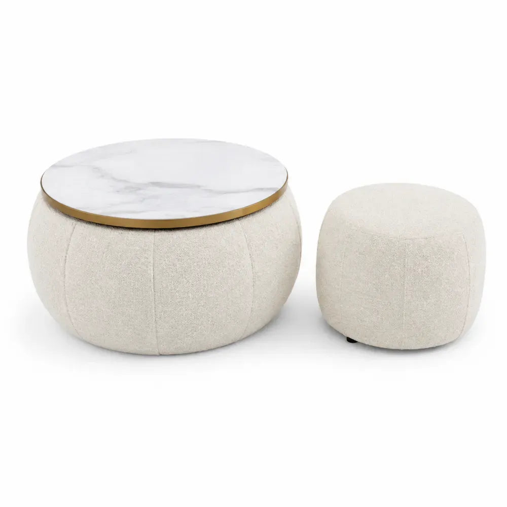 conjunto de mesa auxiliar redonda y reposapiés tapizados en bouclé crema con tapa efecto mármol blanco borde dorado mesa 60 x 45 cm